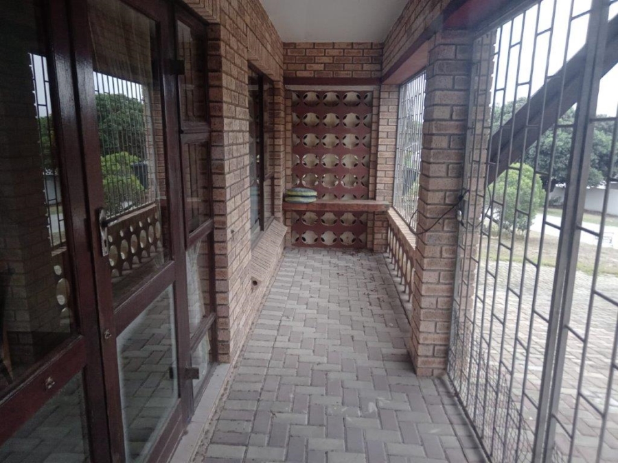 6 Bedroom Property for Sale in Paradise Beach Eastern Cape